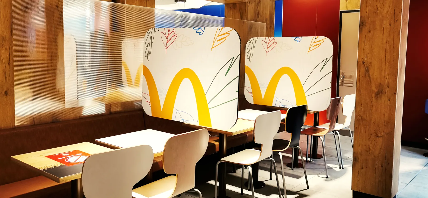 RecycleWall partitions made of honeycomb cardboard in a fast-food restaurant